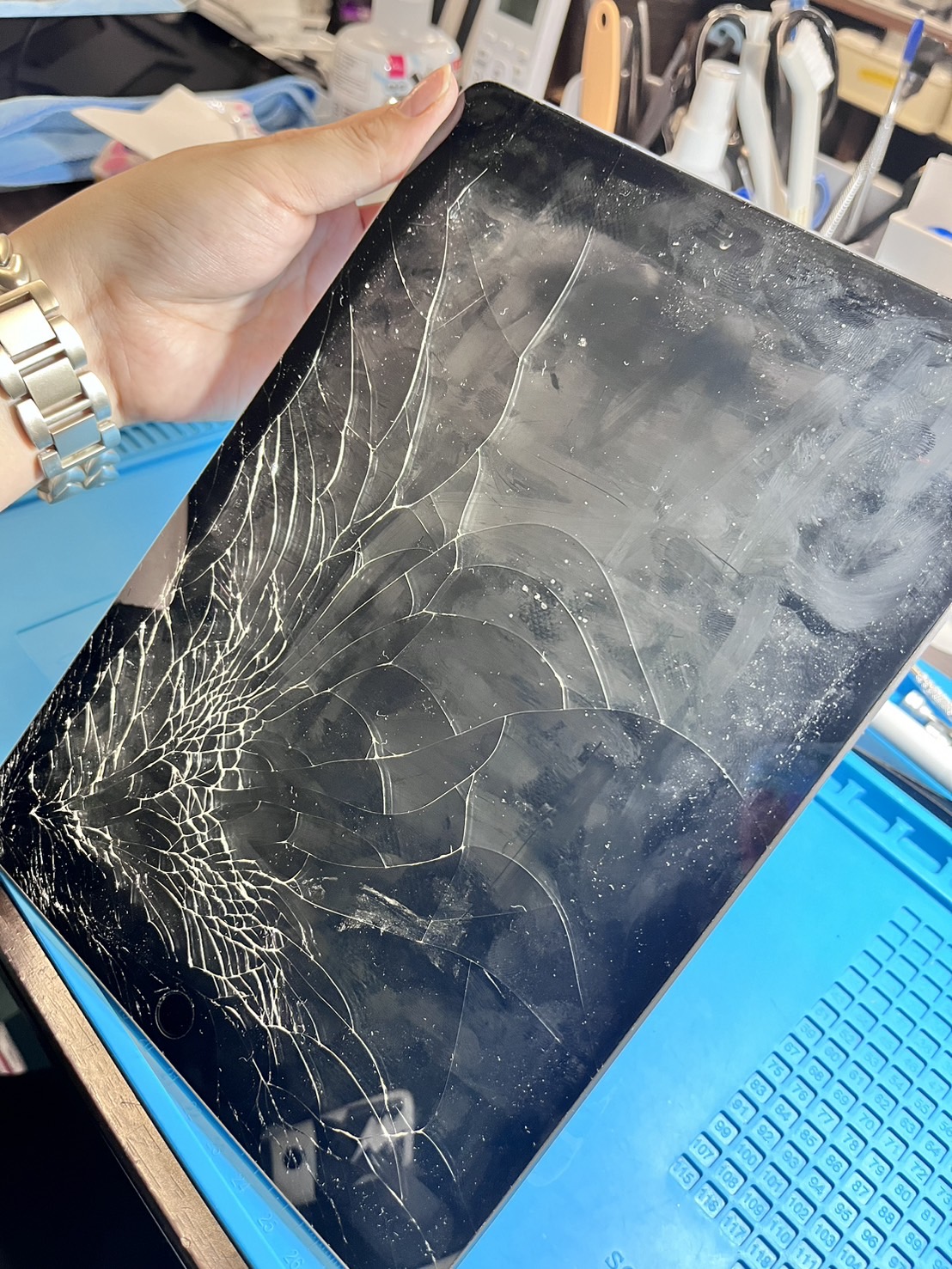 【都城駅前店】iPadの画面修理やバッテリー交換もお任せ【11月28日Open】